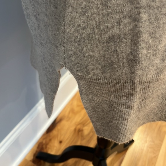 Nanette Lepore gray 100% cashmere sweater - Picture 4 of 5